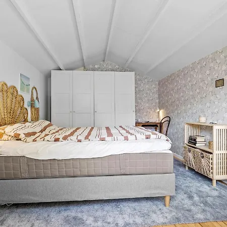 2 Bedroom Awesome In *