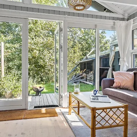2 Bedroom Awesome In Holiday home Farevejle